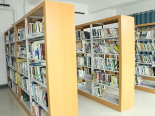 图书阅览室（藏书区）